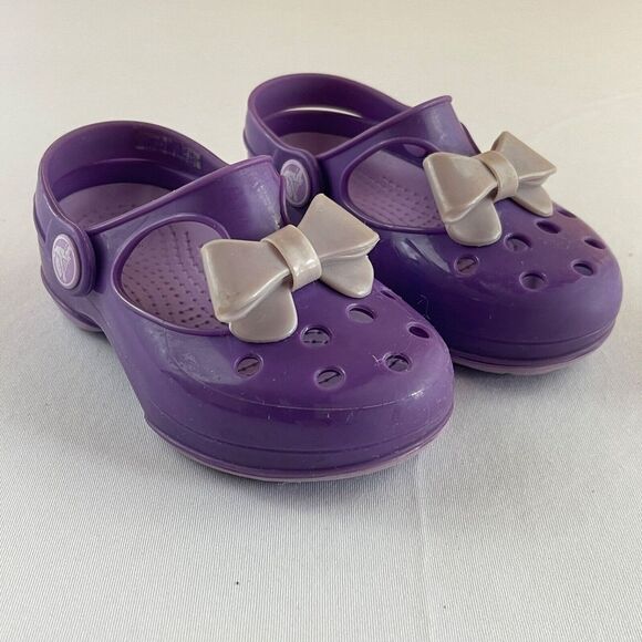 RARE Crocs Carlie Mary Jane Bow Toddler Baby Girl Size 8 Purple Sandals‎ Shoes - Picture 1 of 8
